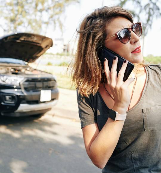 Woman calling to car insurance